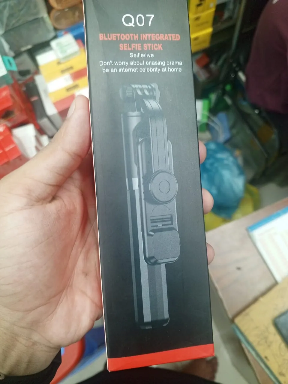Q07 100cm Bluetooth Selfie Stick with Remote Control and Lightweight Design - Image 2